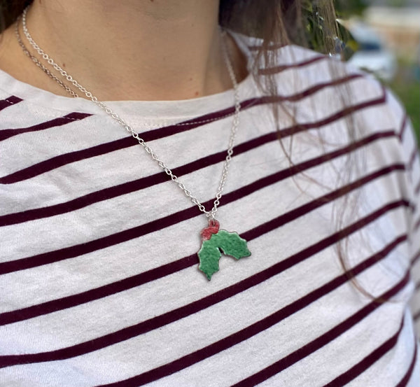 Cadwen Celyn // Holly Necklace